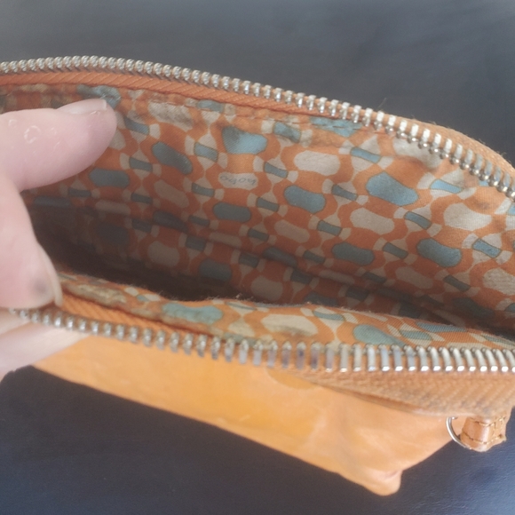 Hobo The Original Envelope Style Convertible Crossbody Clutch Leather Bag. - Picture 8 of 14